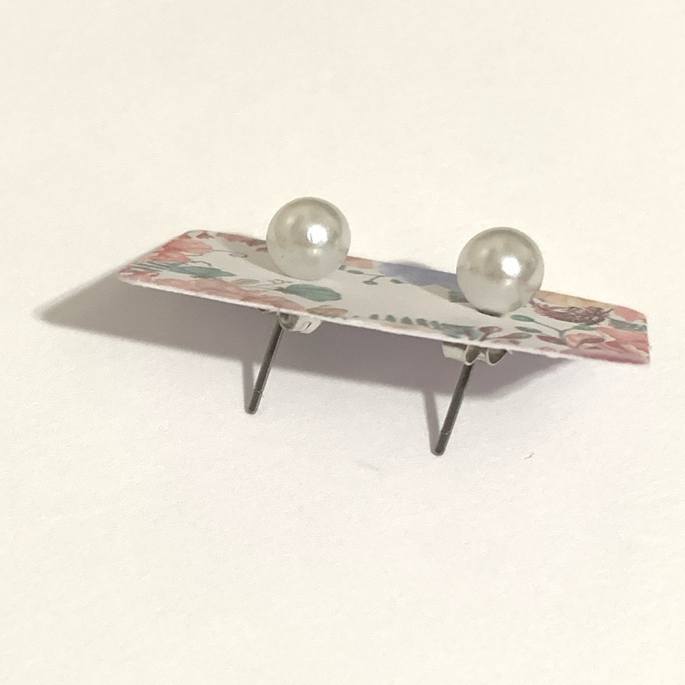 New Pearl Stud Earrings - Picture 2 of 3